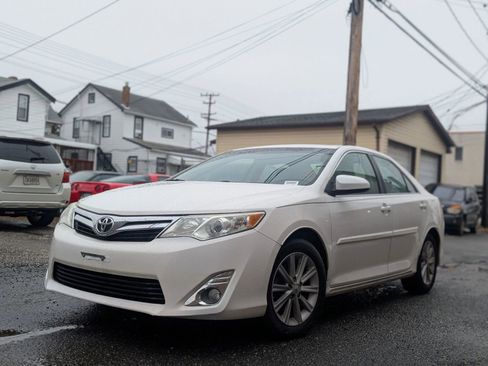 Used 2014 Toyota Camry XLE w/ Leather Package image 4