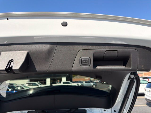 Certified 2021 Buick Envision Essence w/ Sport Touring Package AWD/4WD image 16