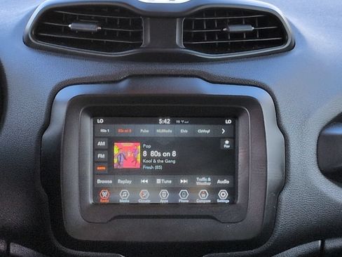 Used 2020 Jeep Renegade Altitude FWD image 17