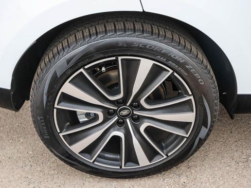 New 2025 Land Rover Range Rover SE AWD/4WD image 12