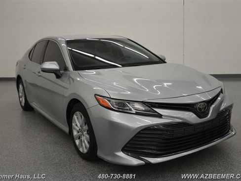 Used 2018 Toyota Camry LE image 6