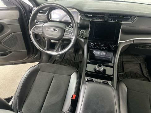 Used 2023 Jeep Grand Cherokee Altitude AWD/4WD image 17
