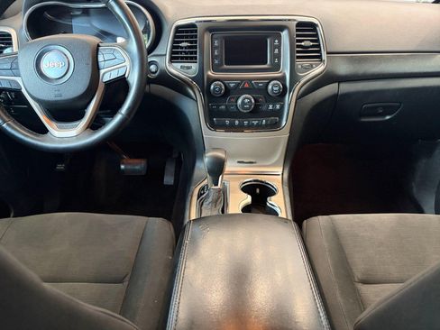 Used 2017 Jeep Grand Cherokee Laredo AWD/4WD image 17