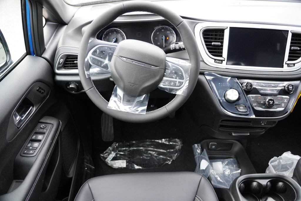 New 2027 Chrysler Pacifica Select AWD/4WD image 14