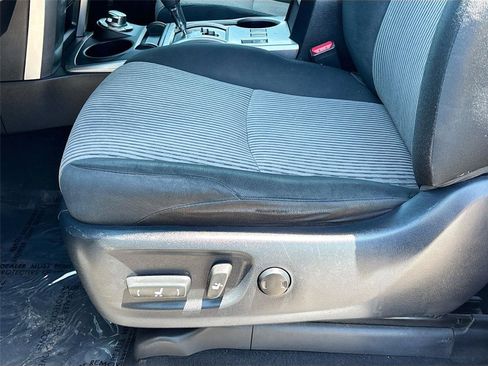 Used 2016 Toyota 4Runner SR5 AWD/4WD image 19