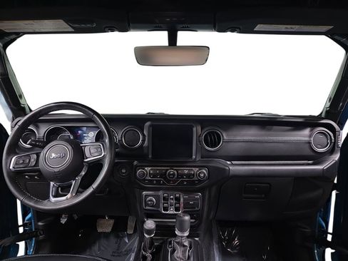 Used 2019 Jeep Wrangler Unlimited Sahara w/ Dual Top Group AWD/4WD image 9