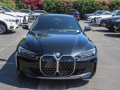 Used 2023 BMW i4 eDrive40 RWD image 3