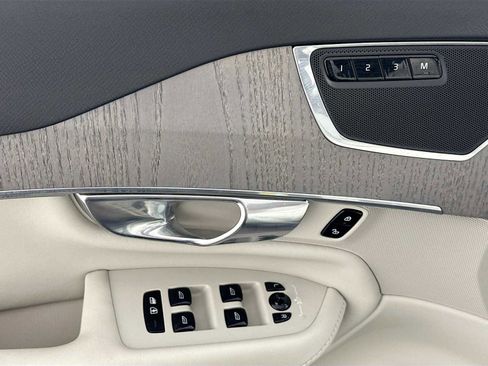 Used 2025 Volvo XC90 B6 Plus w/ Protection Package Premier image 17