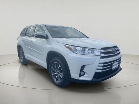 Used 2018 Toyota Highlander XLE AWD/4WD image 1