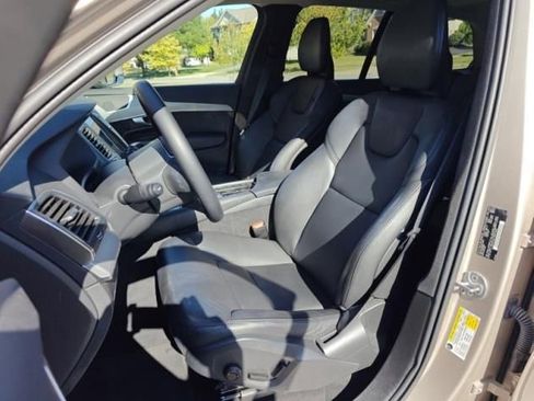 Used 2024 Volvo XC90 B5 Core w/ Climate Package image 3