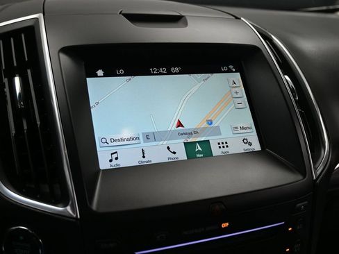 Used 2018 Ford Edge Titanium w/ Equipment Group 302A AWD/4WD image 16