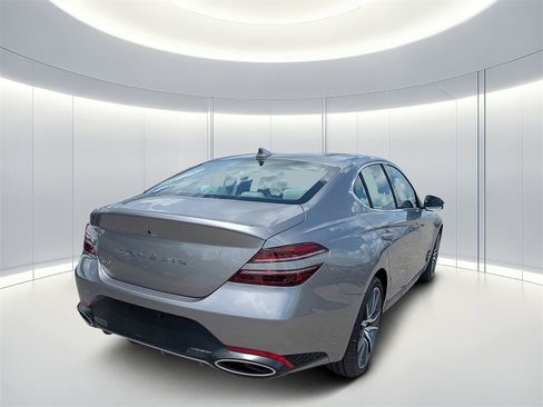 Used 2025 Genesis G70 2.5T image 3