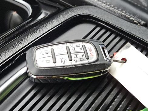 Used 2023 Chrysler Pacifica Limited w/ S Appearance Package image 41