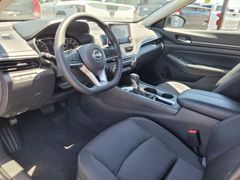 Used 2025 Nissan Altima 2.5 SV FWD image 9