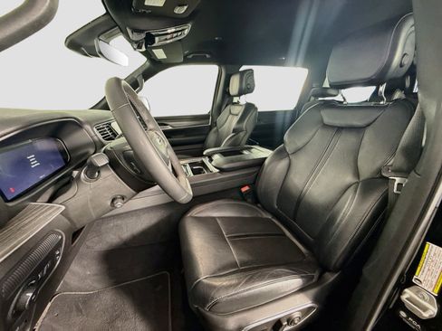 Used 2024 Jeep Wagoneer Series II w/ Flexible Seating Group RWD image 22