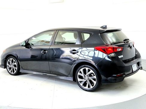 Used 2018 Toyota Corolla iM w/ All-Weather Mat Package FWD image 4