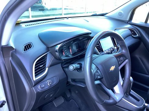 Used 2020 Chevrolet Trax LT w/ LT Convenience Package image 7