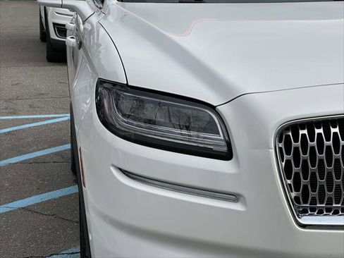 Used 2022 Lincoln Nautilus Reserve w/ Equipment Group 201A image 9