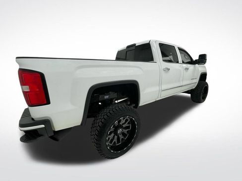 Used 2015 GMC Sierra 2500 Denali w/ Duramax Plus Package image 4