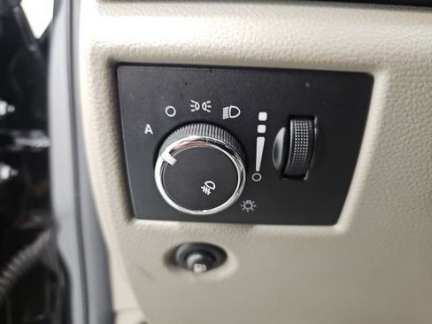 Used 2011 Jeep Grand Cherokee Laredo AWD/4WD image 17
