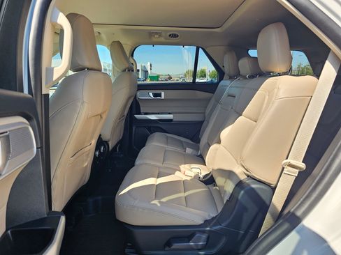 Used 2021 Ford Explorer Limited w/ Hybrid Equipment Group 310A AWD/4WD image 17