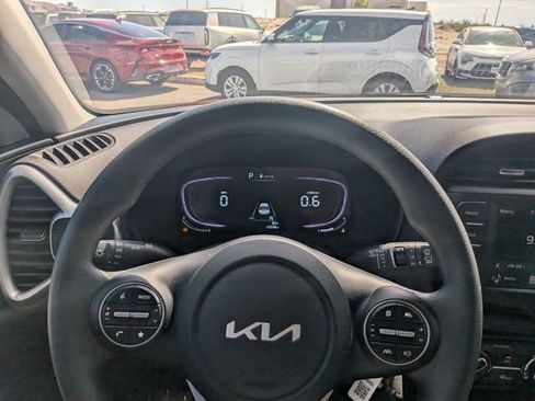 Used 2025 Kia Soul LX w/ LX Technology Package FWD image 27