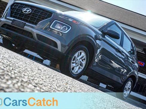 Used 2021 Hyundai Venue SE FWD image 4