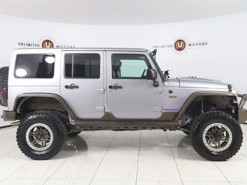 Used 2016 Jeep Wrangler Unlimited Sahara image 2
