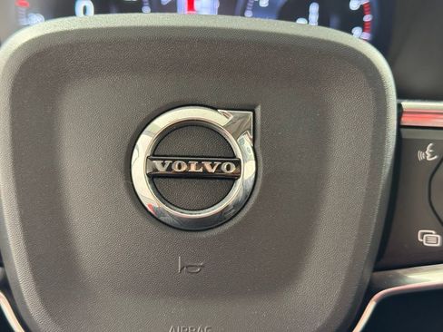 Used 2019 Volvo XC40 T5 Momentum AWD/4WD image 32