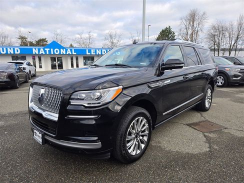 Used 2024 Lincoln Navigator L 4WD image 1