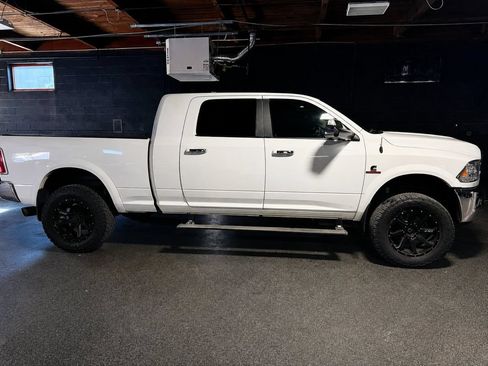 Used 2016 RAM 3500 Laramie w/ Cold Weather Group AWD/4WD image 7