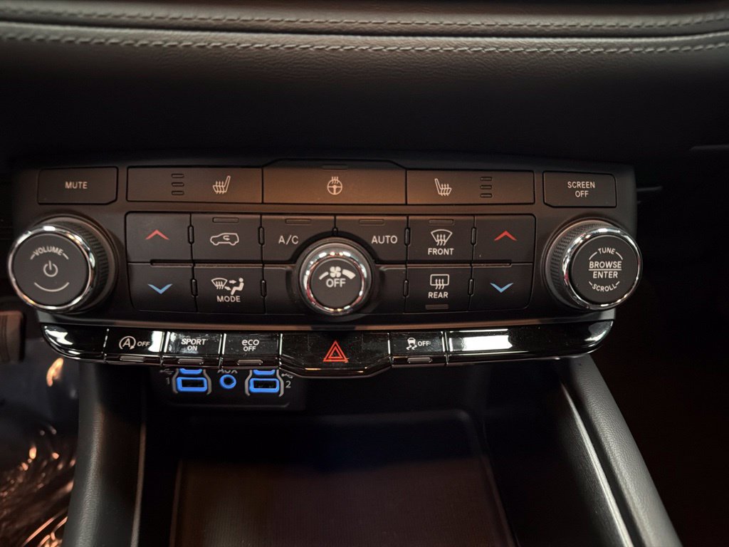 Used 2023 Dodge Durango SXT w/ SXT Blacktop Group AWD/4WD image 22