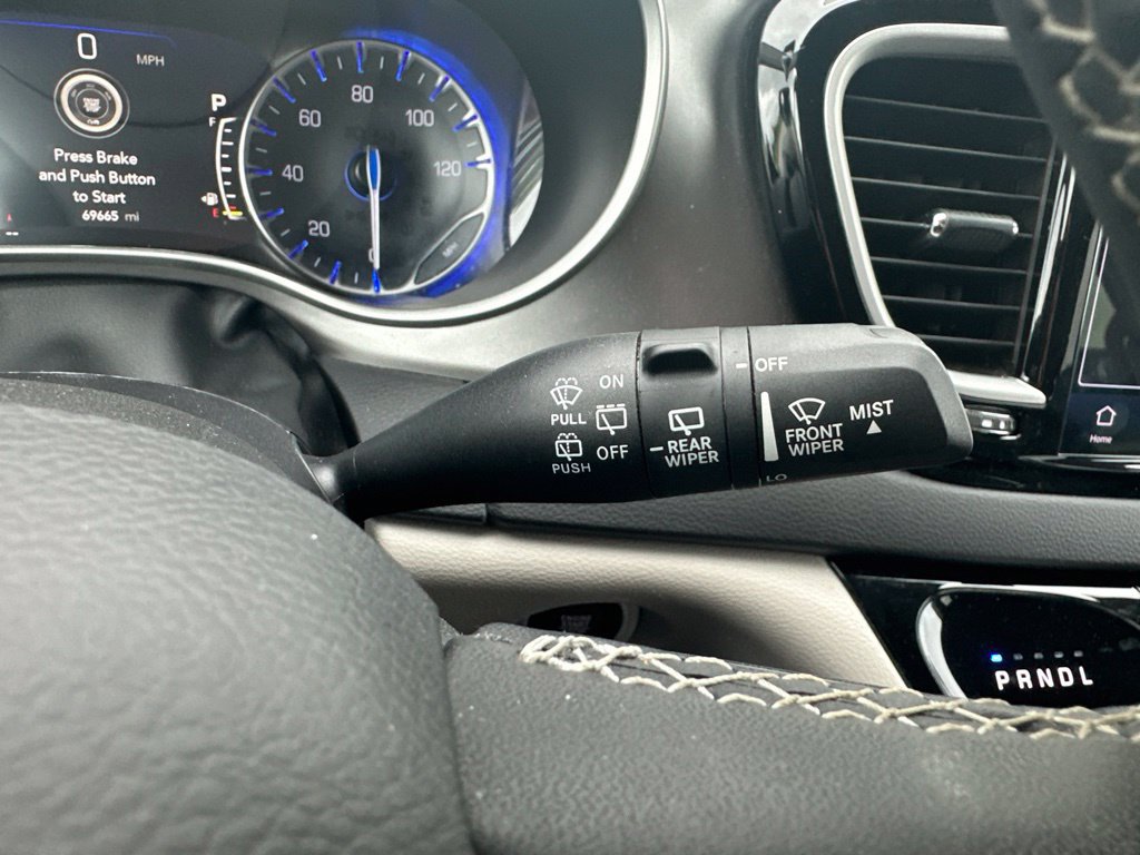 Used 2024 Chrysler Pacifica Touring-L FWD image 32