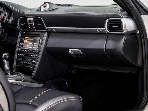 Used 2011 Porsche 911 Turbo image 31