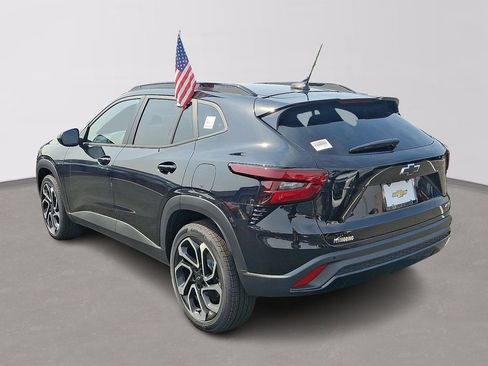 New 2026 Chevrolet Trax RS w/ Sunroof Package FWD image 3