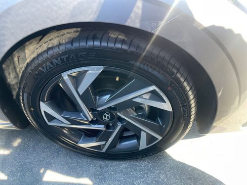 Used 2025 Hyundai Elantra Limited image 33