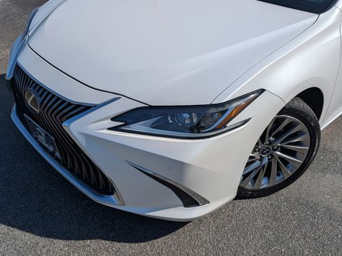 Used 2019 Lexus ES 350 w/ Accessory Package 2 image 14