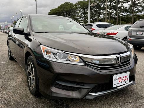 Used 2017 Honda Accord LX image 3