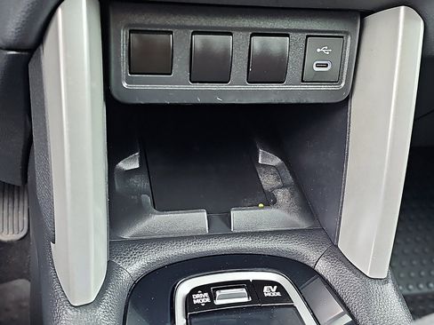 Used 2024 Toyota Corolla Cross AWD Hybrid w/ Moonroof Package image 24