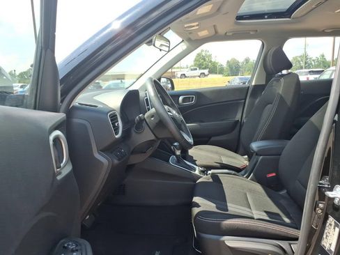 Used 2025 Hyundai Venue SEL FWD image 16