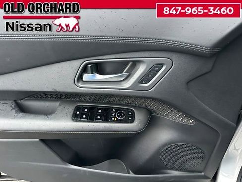 Used 2023 Nissan Ariya AWD image 11