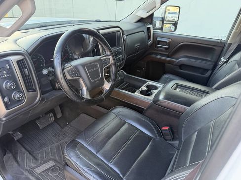 Used 2017 GMC Sierra 2500 Denali w/ Suspension Package, Off-Road AWD/4WD image 13