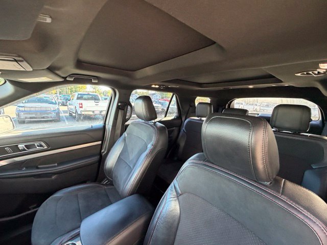 Used 2018 Ford Explorer XLT w/ Equipment Group 202A AWD/4WD image 10