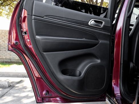 Used 2017 Jeep Grand Cherokee Limited image 54