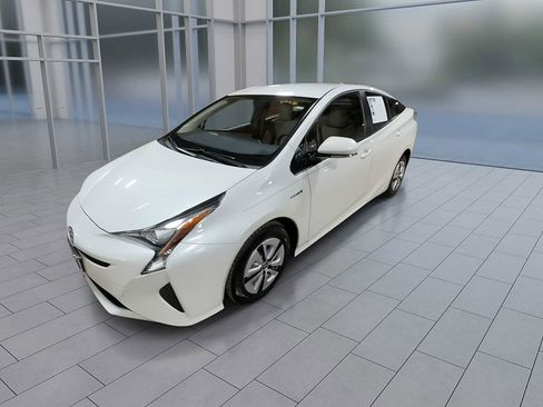 Certified 2016 Toyota Prius Four image 4