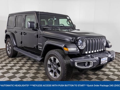 Used 2022 Jeep Wrangler Unlimited Sahara w/ LED Lighting Group AWD/4WD image 9