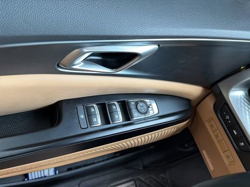 Used 2024 Kia Carnival LX FWD image 20