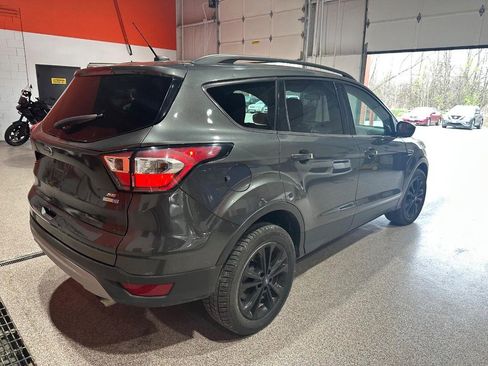 Used 2018 Ford Escape SE image 3