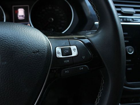 Used 2021 Volkswagen Tiguan SE image 40