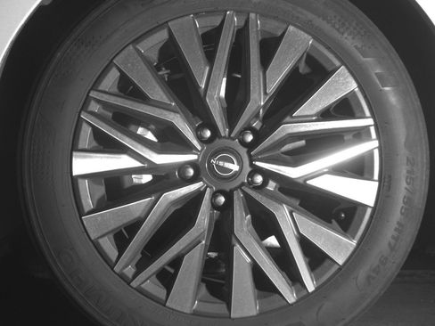 Used 2025 Nissan Altima 2.5 SV image 12